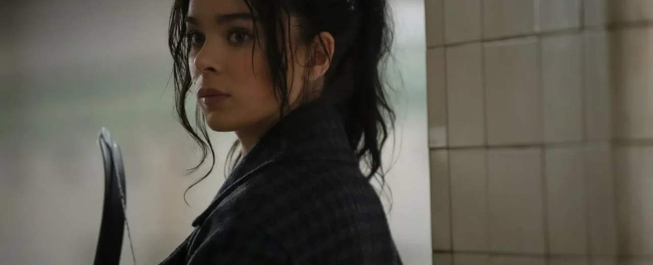 Hailee Steinfeld anuncia nascimento da primeira filha
