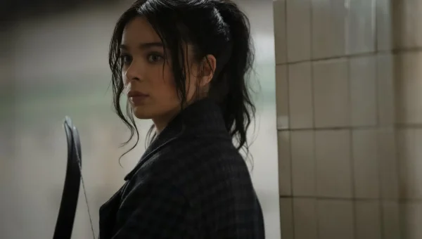 Hailee Steinfeld anuncia nascimento da primeira filha