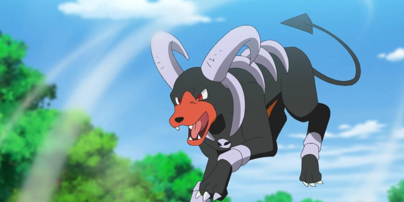 15 Pokémon do tipo Fire mais fortes: Charizard lidera Houndoom Snarling And Leaping Into The Air In The Anime