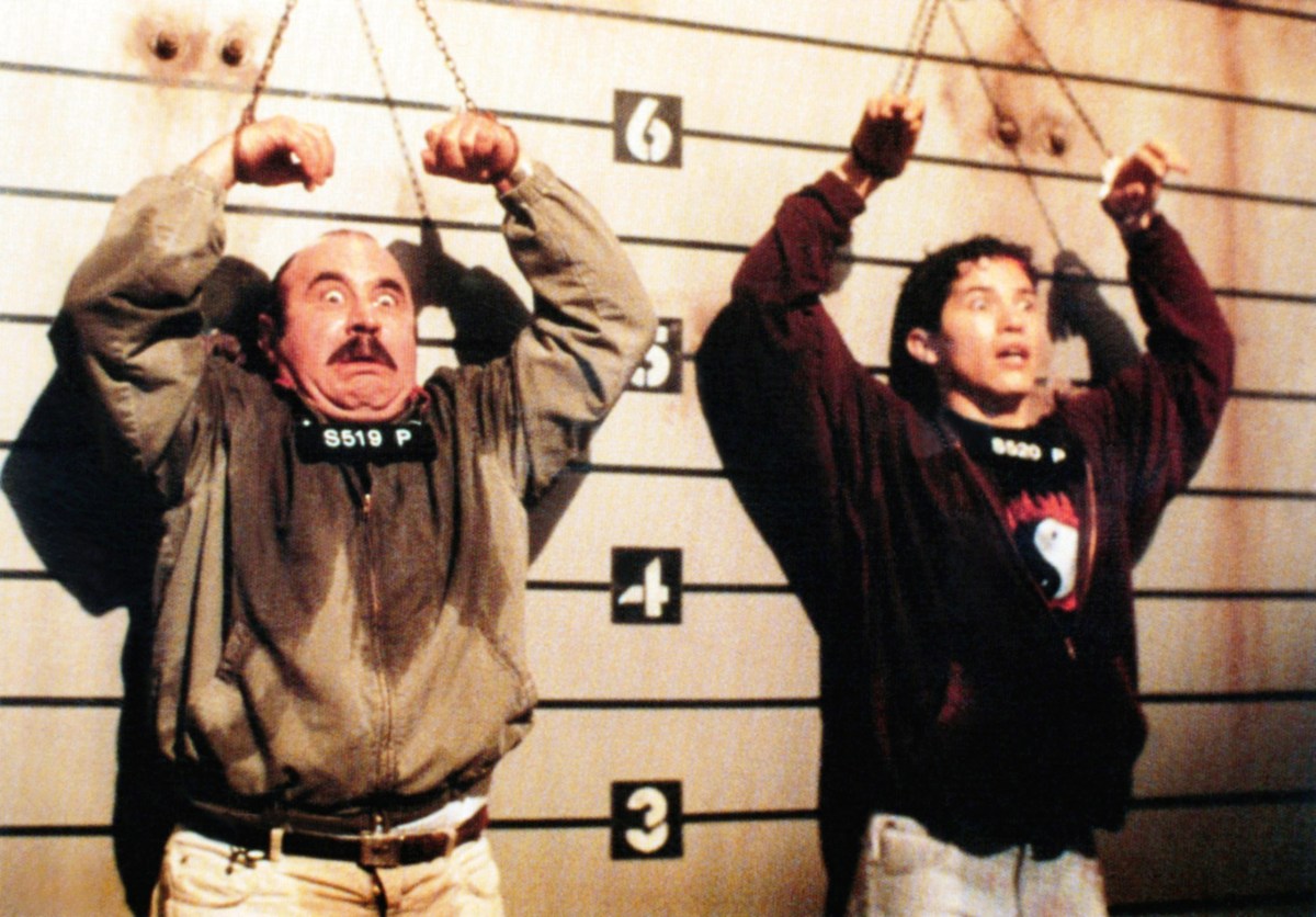 Faces da Morte: Terror digital acerta no conceito "Super Mario Bros." (1993)