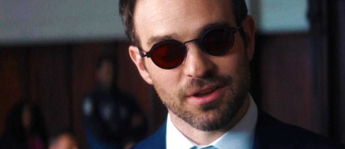 Karen Page ao lado de Matt Murdock em Demolidor: Renascido, clima tenso e urbano em Nova York