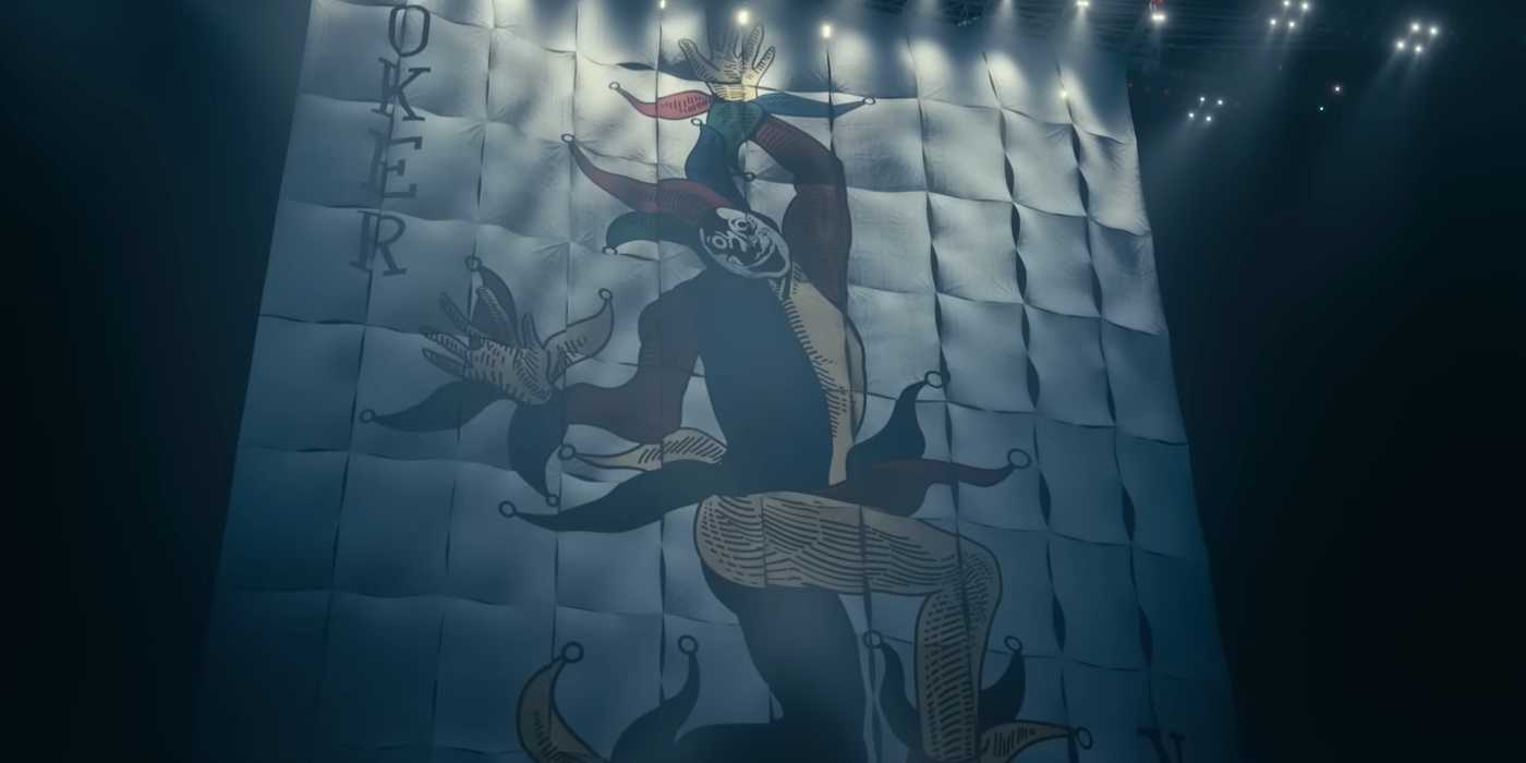 Alice in Borderland: 3 temporadas para maratonar na Netflix A Joker banner in Alice in Borderland season 3