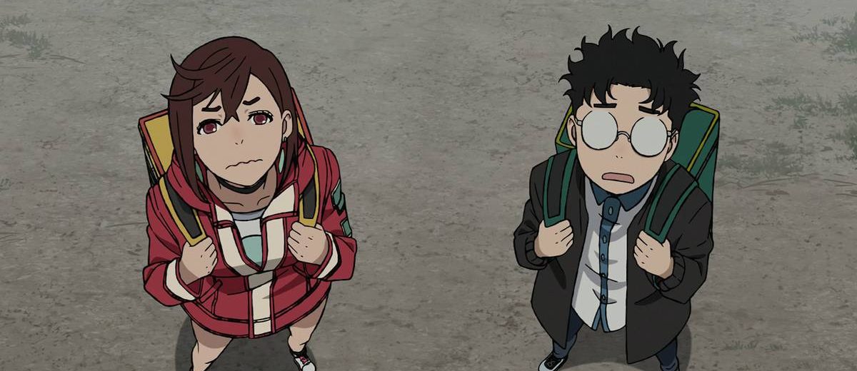 arte promocional de Dandadan destacando Momo, Okarun e o tom sobrenatural da série