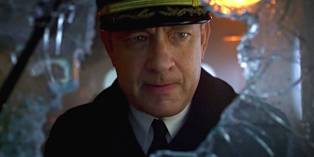 Pôster oficial de Greyhound com Tom Hanks em destaque e navios de guerra no oceano