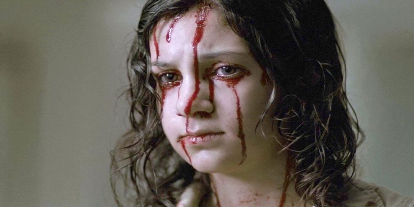 Max Schreck como Nosferatu, silhueta esquelética com sombras expressionistas e mãos alongadas