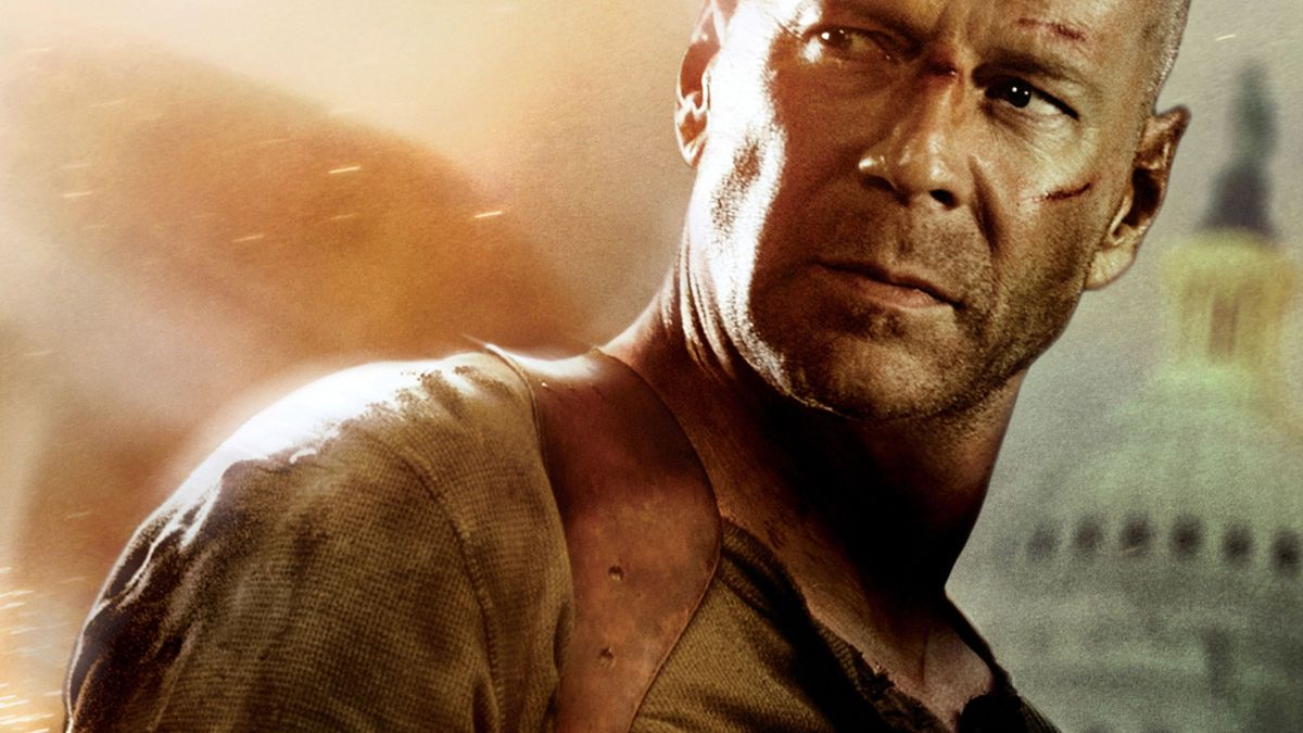 Duro de Matar: Ranking dos 5 filmes do pior ao melhor Bruce Willis e Samuel L. Jackson caminhando juntos em Duro de Matar: A Vingança, com clima urbano em Nova York