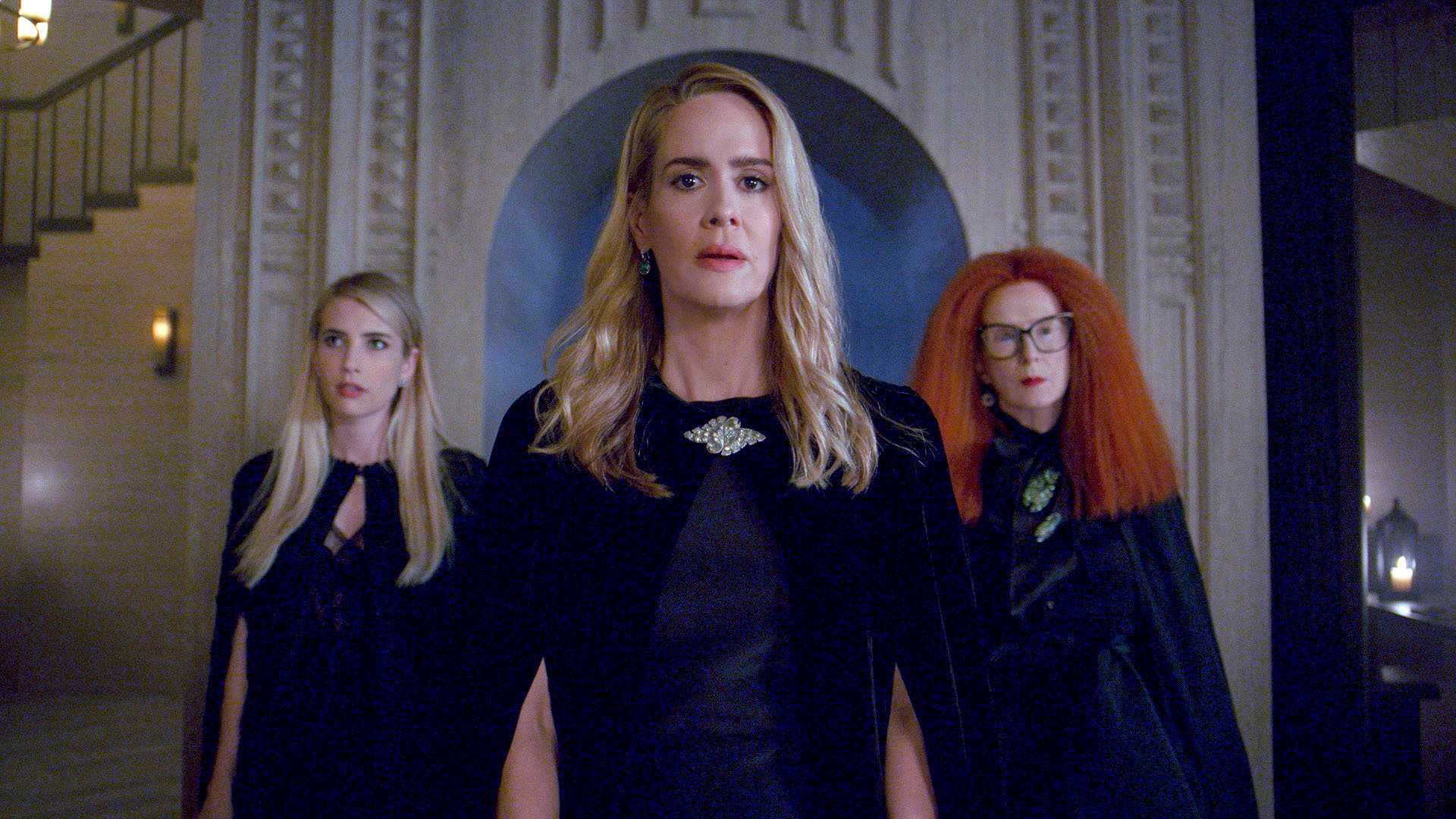13ª temporada de American Horror Story ganha força clássica Mallory Cordelia and Myrtle in American Horror Story Apocalypse