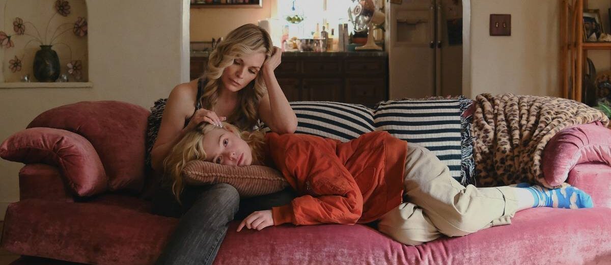 pôster conceitual de The Hunt com clima de perseguição e suspense, sem revelar elenco