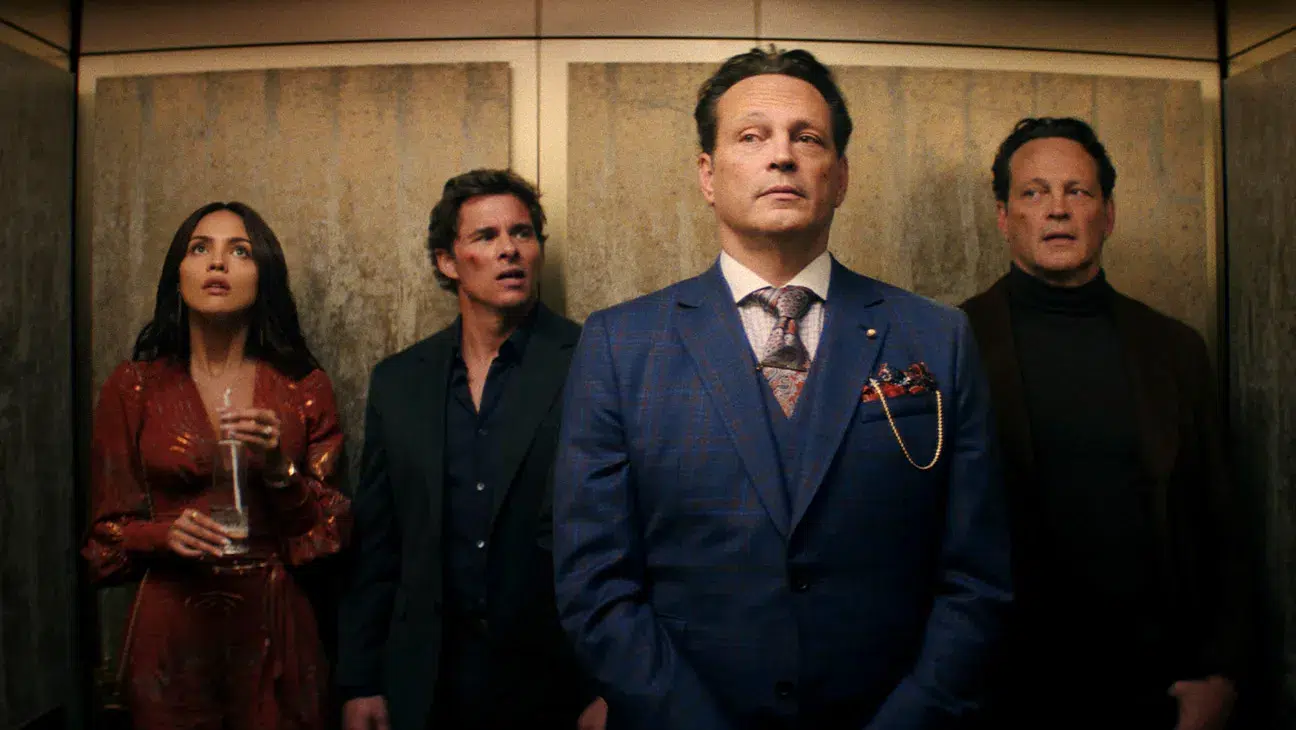 Mike e Nick e Nick e Alice no Disney+: Elenco e trama Comparação visual entre o clima caótico de Mike e Nick e Nick e Alice e um filme de crime/comédia mais bem-sucedido, em split screen