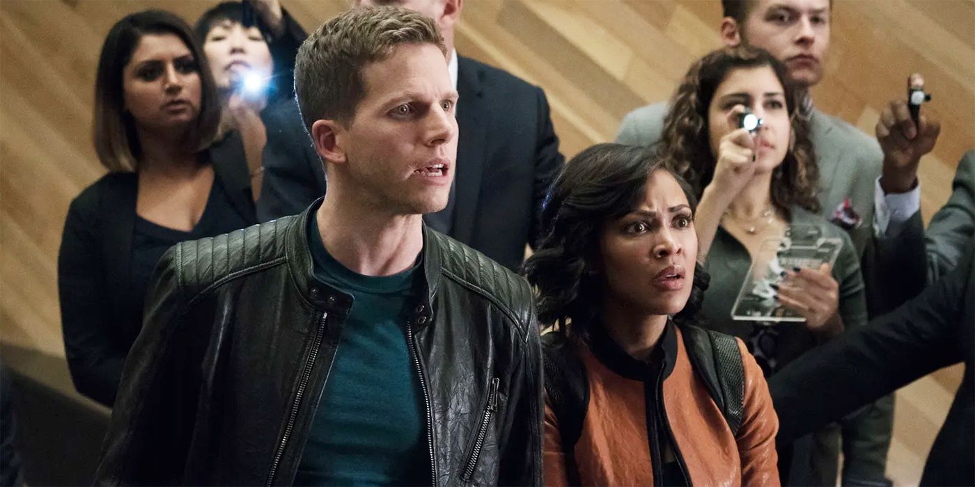 10 filmes de ficção científica com roteiro impecável Jim Carrey como Truman Burbank cercado pelo cenário artificial do programa, com o domo e as câmeras visíveis