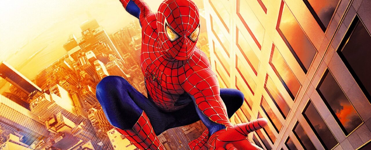 Cartaz de cinema de Homem-Aranha (2002) com destaque para a estreia histórica e Tobey Maguire em traje completo