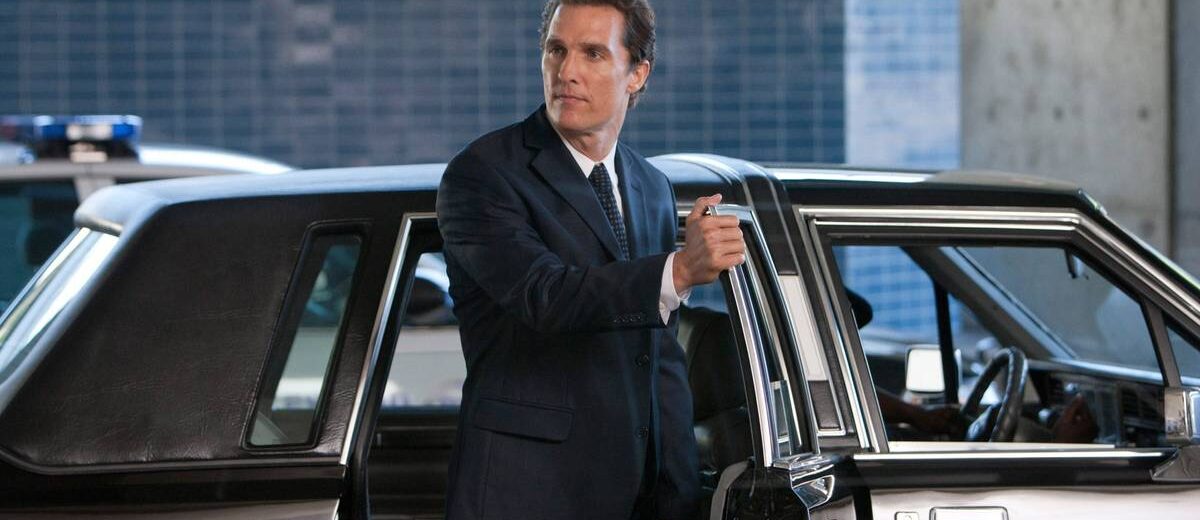 O Poder e a Lei: Série da Netflix supera filme com Hayley