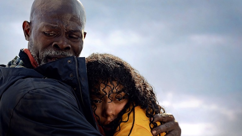 Dale abraça Dakota em Thrash