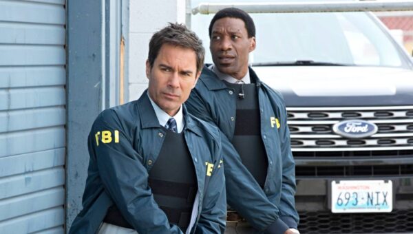 Travelers na Netflix: 3 temporadas e 34 episódios