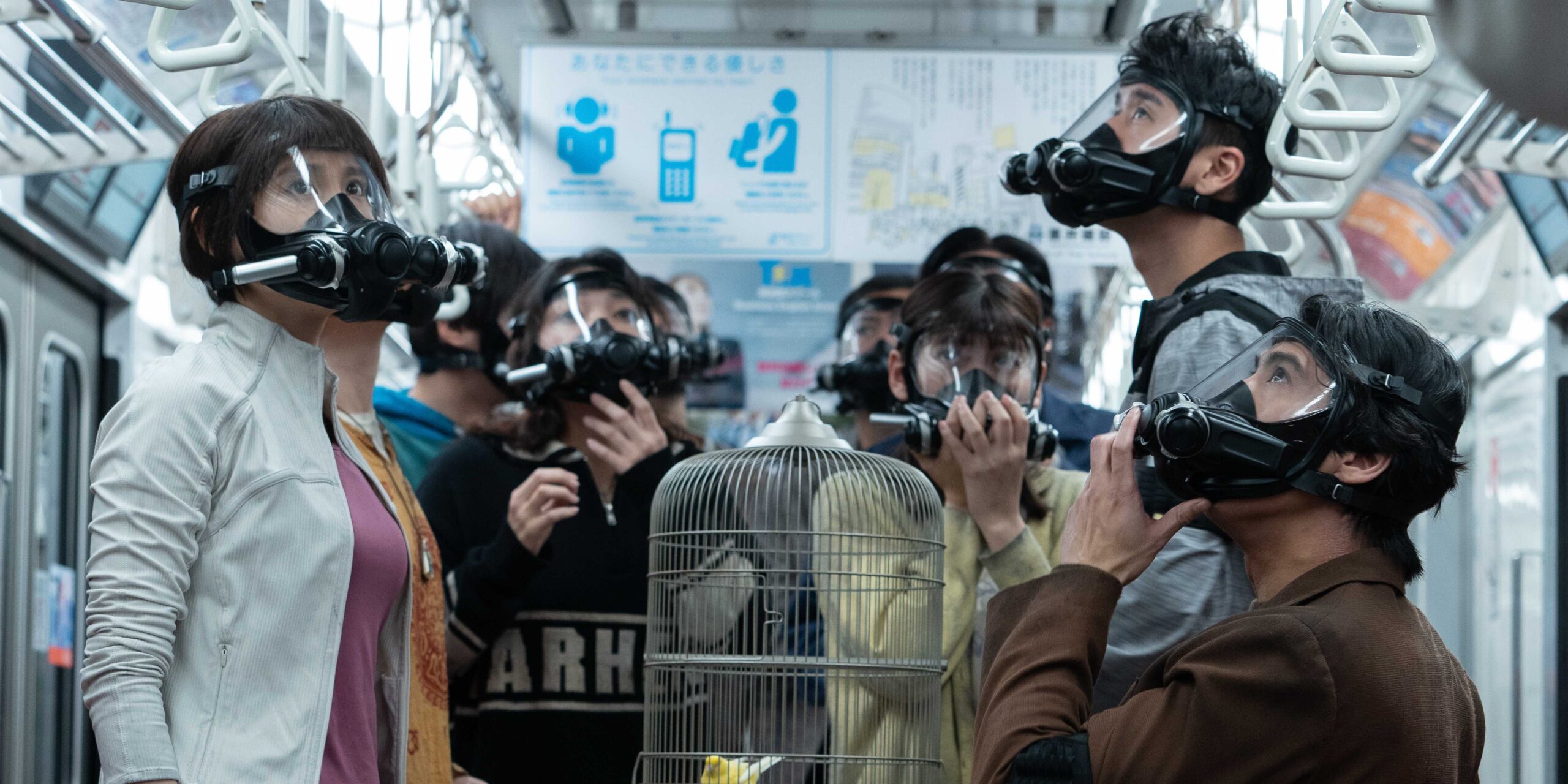 Alice in Borderland: 3 temporadas para maratonar na Netflix Usagi's team wearing oxygen masks during the train game in Alice in Borderland season 3